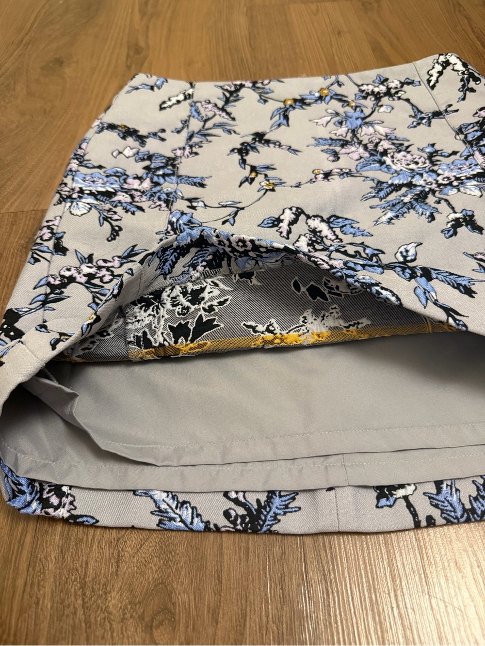 LOFT Beige Mini Skirt with Blue and Black Floral Pattern - Picture 5 of 8